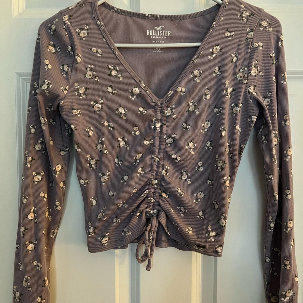 Gently used long sleeve t shirt
